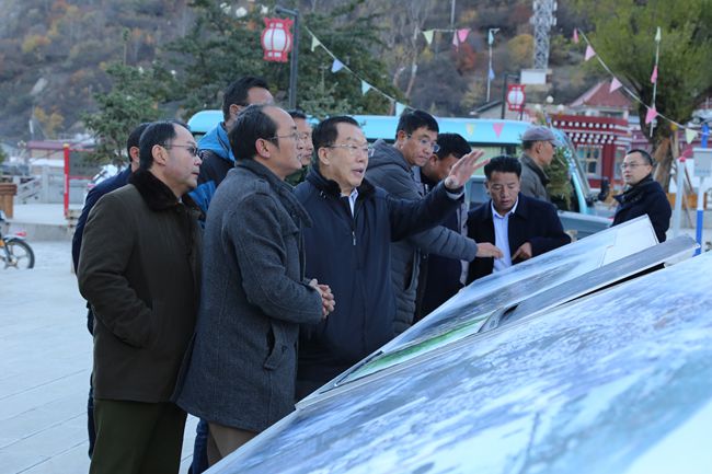 11、張學武董事長考察迪慶州阿墩子古城規(guī)劃建設情況_副本.jpg