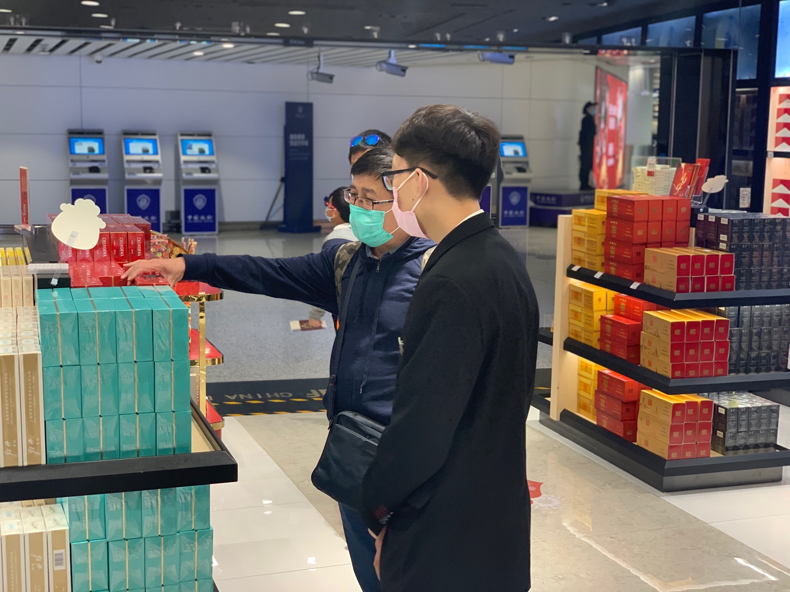 【中國免稅人在行動(dòng)?黨員先鋒篇】之二： 不忘初心，凝心聚力——中免黨員抗擊疫情，發(fā)揮黨員先鋒模范作用