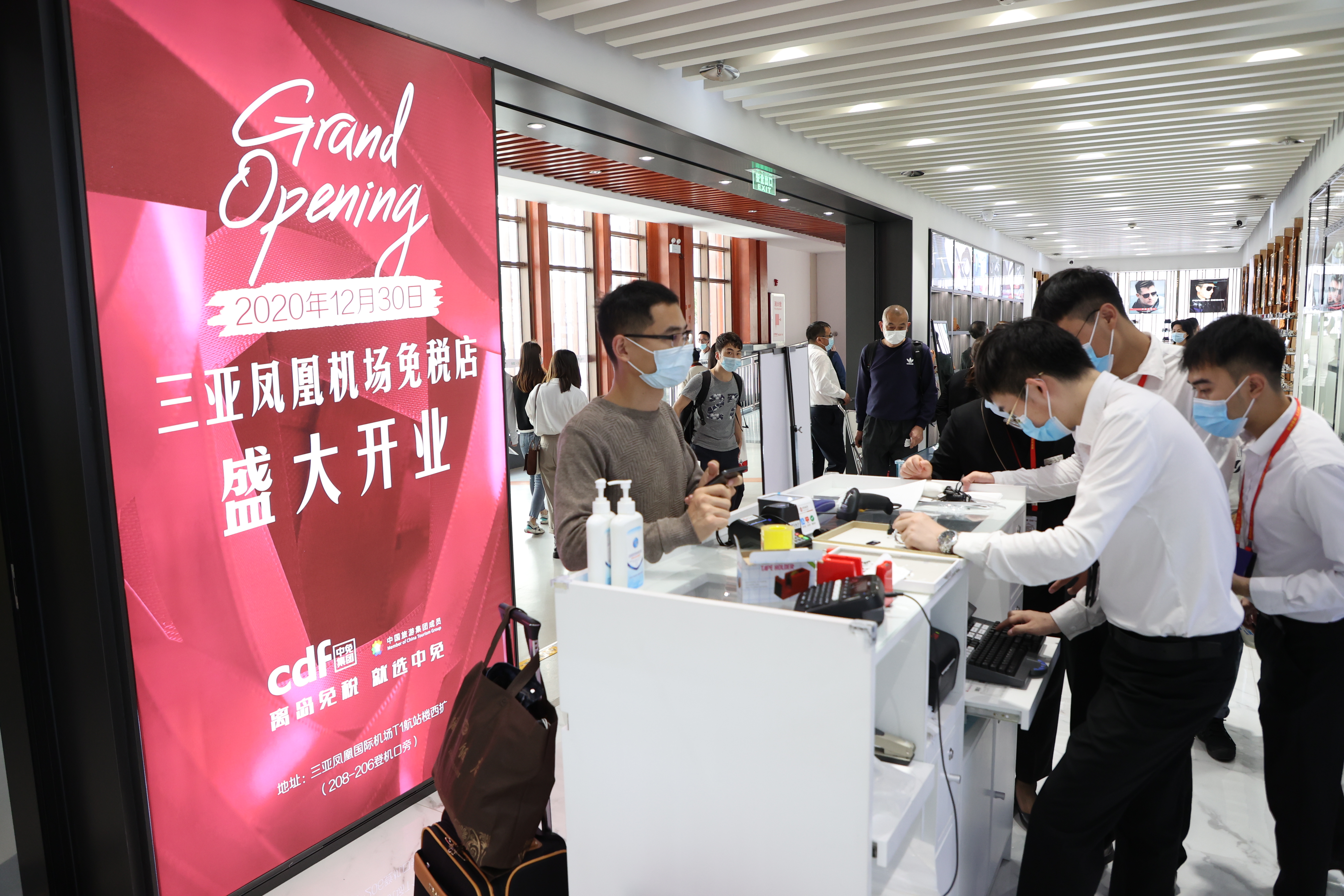 免稅經(jīng)濟激發(fā)市場活力 中免三亞、?？跈C場將開兩店